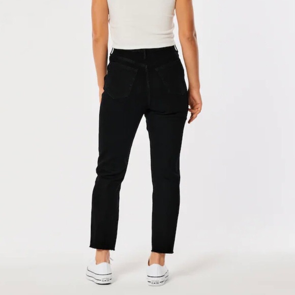 Hollister Ultra High-Rise Black Mom Jeans - Picture 2 of 5